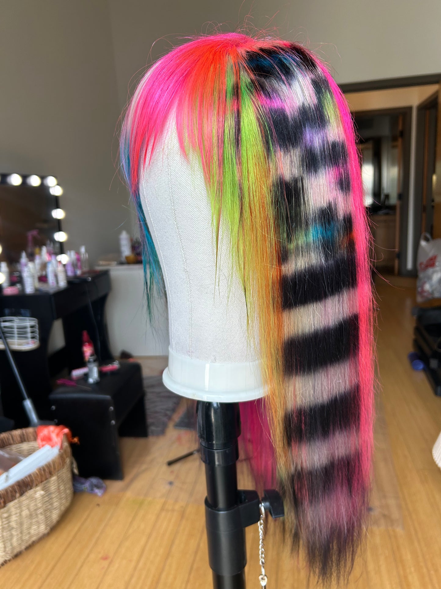 Neon gutz